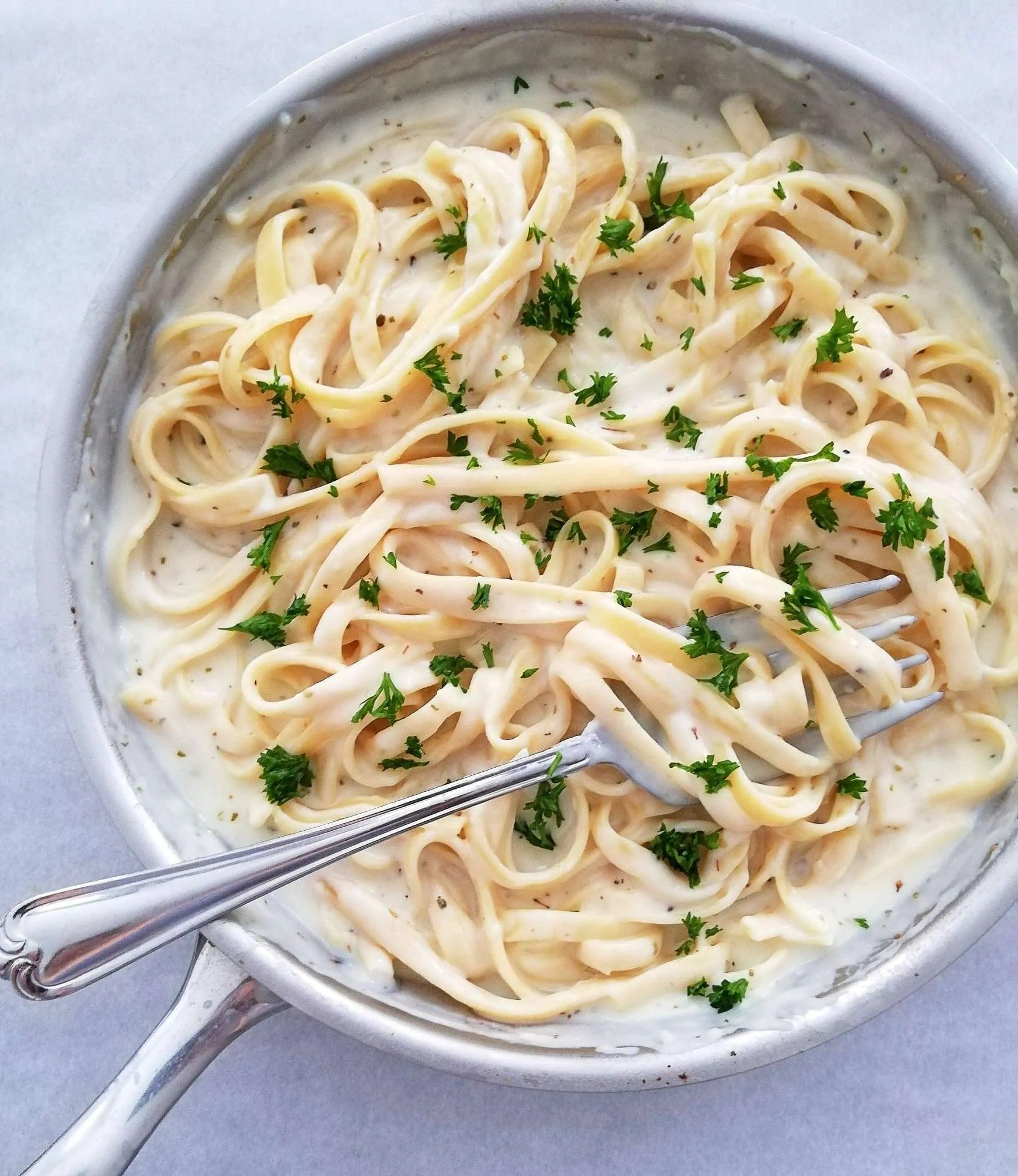 fettuccine-alfredo-complete-3295987989.jpg